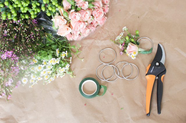 Create Napkin Rings Using Fresh Florals