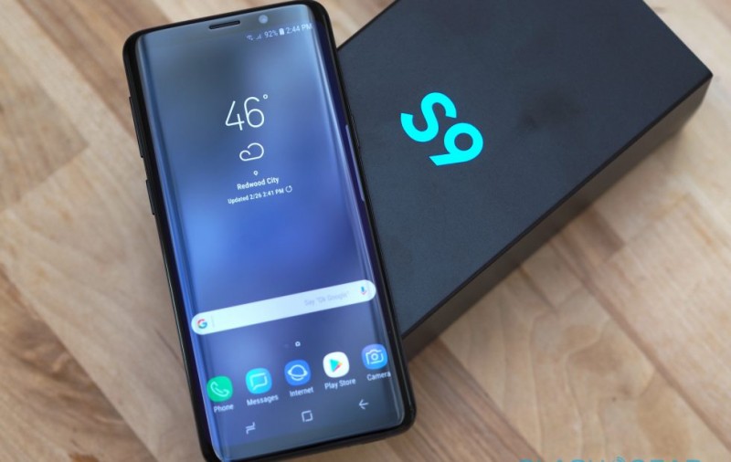 Samsung Galaxy S9 Unlocked Smartphone - Midnight Black - US Warranty
