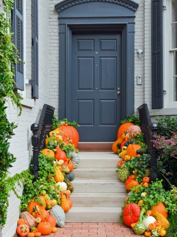 10 Easy Essentials for Outdoor Fall Decorating