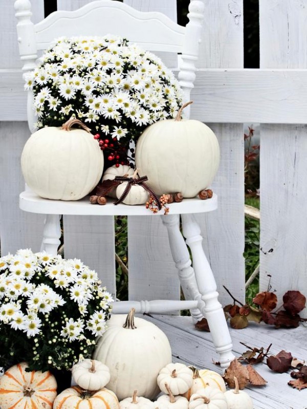 10 Easy Essentials for Outdoor Fall Decorating