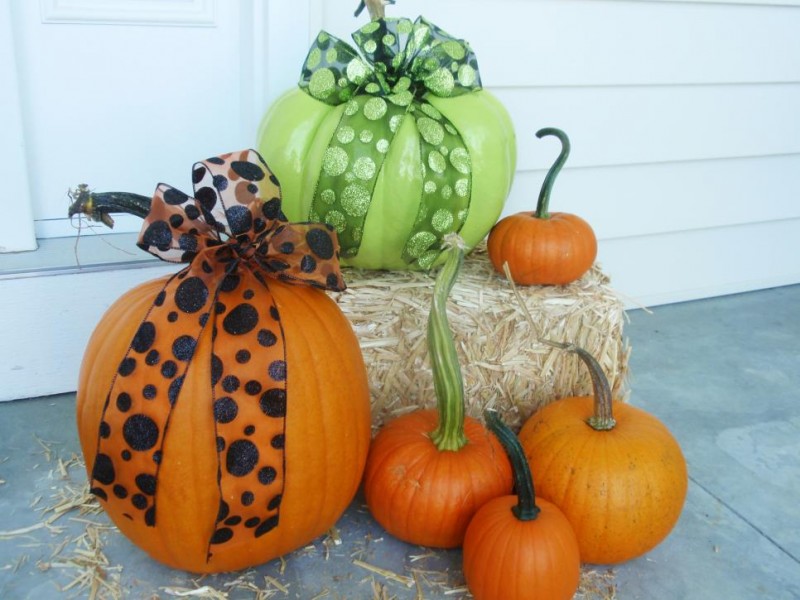 10 Easy Essentials for Outdoor Fall Decorating