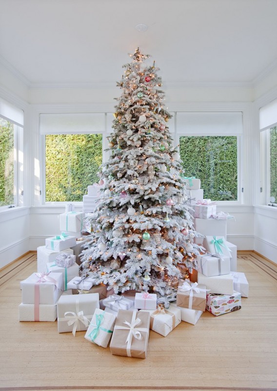 10 Ideas To Pull Off A Gorgeous Themed Christmas Tree