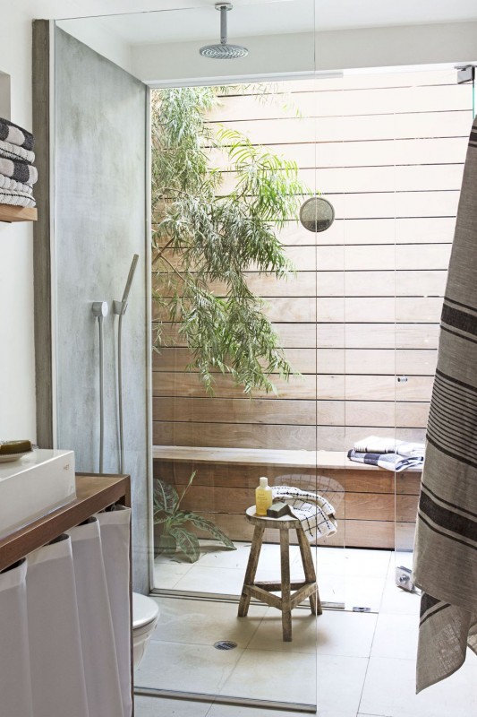 11 Outdoor Showers You Could Recreate In Your Backyard