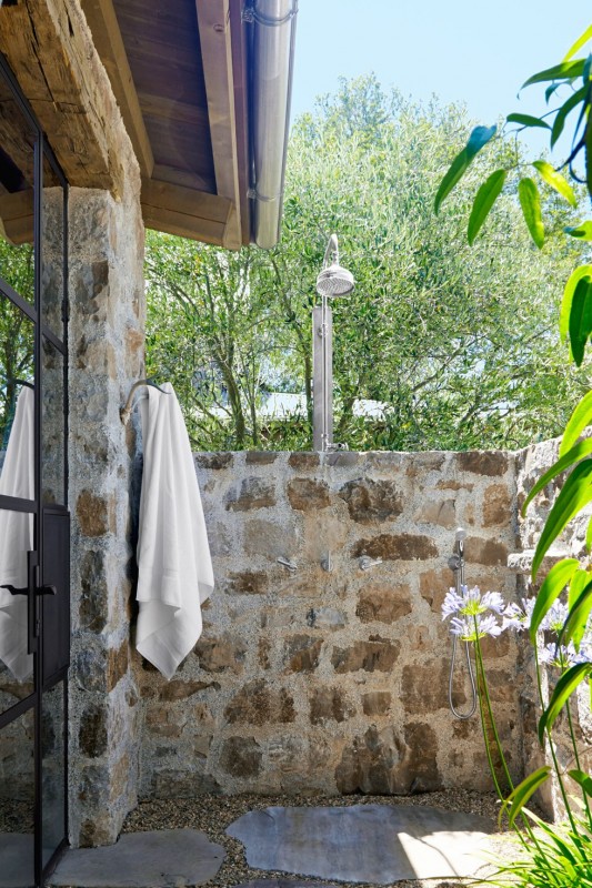 11 Outdoor Showers You Could Recreate In Your Backyard