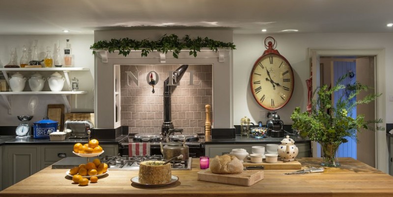 15 Decor Tips To Make Your Kitchen A Christmas Dream