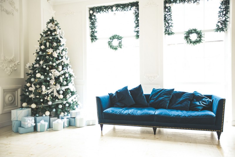 15 Window Decor Ideas For A Festive Christmas