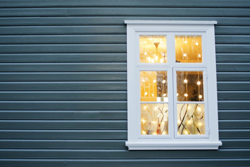 15 Window Decor Ideas For A Festive Christmas