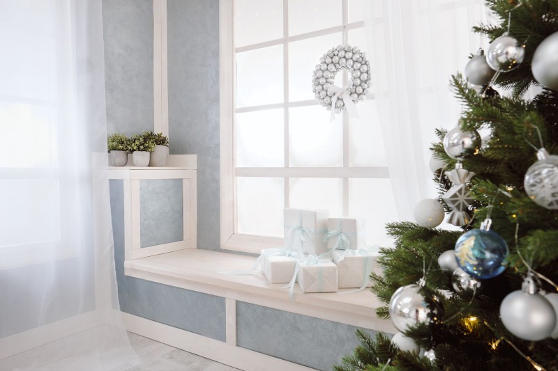 15 Window Decor Ideas For A Festive Christmas