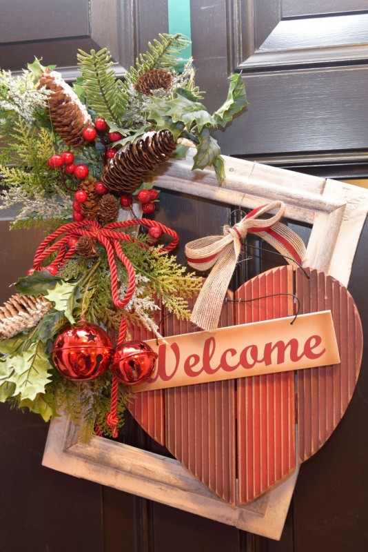 10 Christmas Door Decorations Your Neighbors Will Envy
