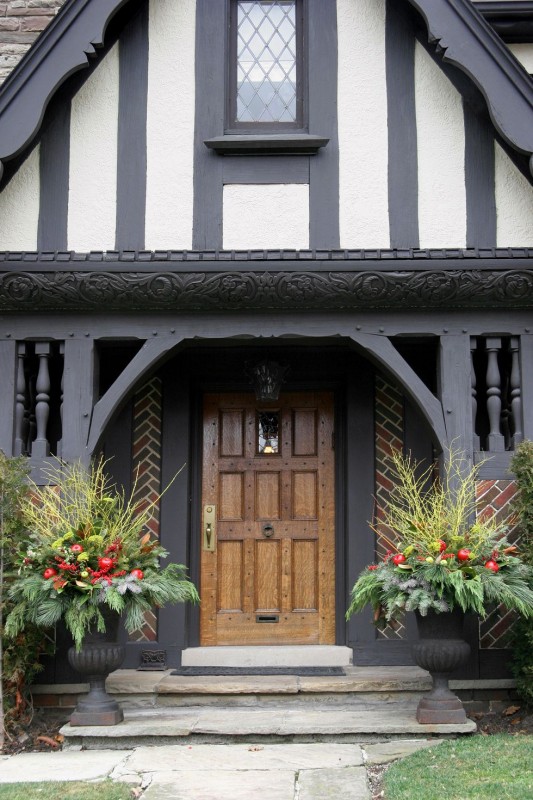 10 Christmas Door Decorations Your Neighbors Will Envy