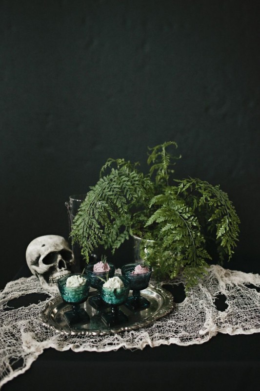 20 Ideas For Halloween Table Decorations That Are Stylish And Spooky