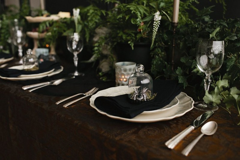 20 Ideas For Halloween Table Decorations That Are Stylish And Spooky