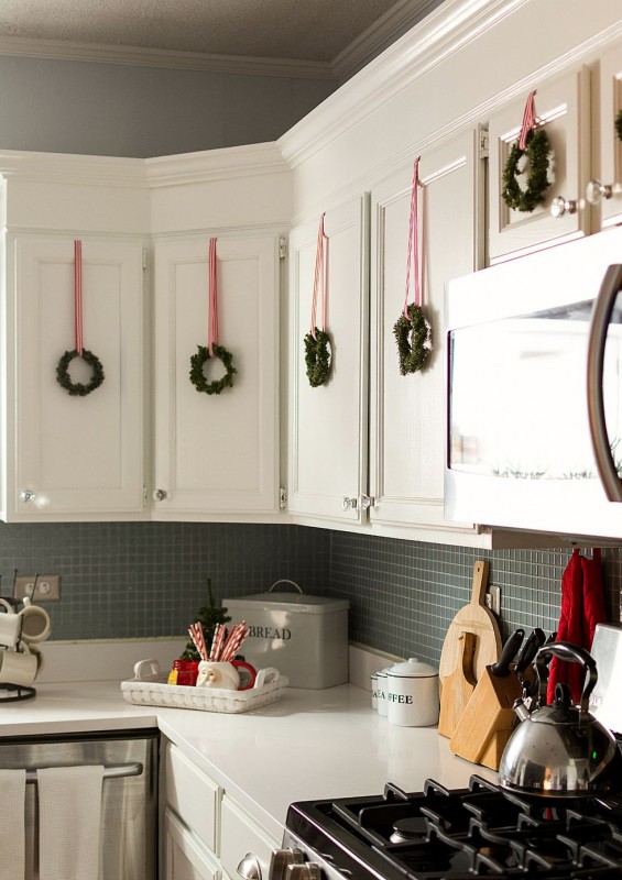 27 Best Holiday Decorating Ideas For Small Spaces