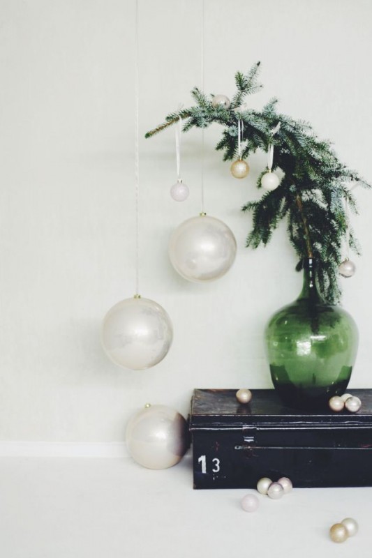 27 Best Holiday Decorating Ideas For Small Spaces