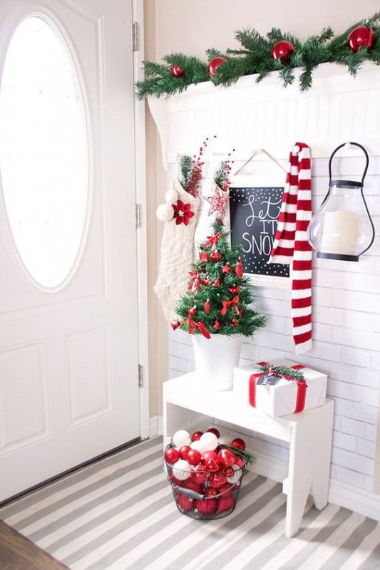 Christmas Entrance Decoration Idea