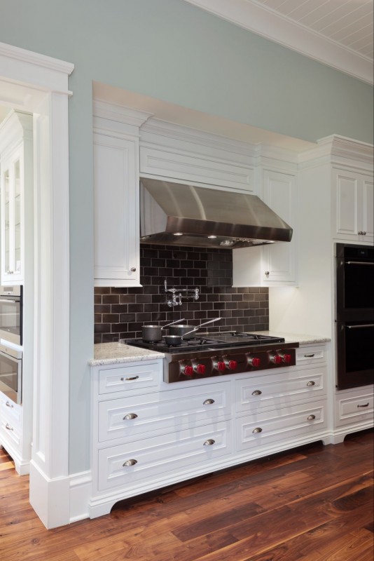 Inspiring Ideas for Crafting a Classic Black and White Kitchen