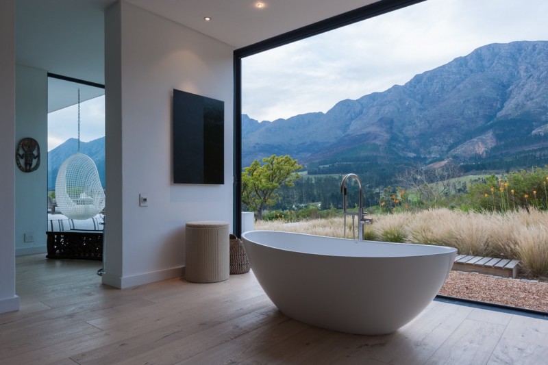 Top 10 Beautiful Bathrooms From Around The World