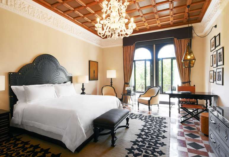 hotel-alfonso-xiii-a-luxury-collection-hotel-seville