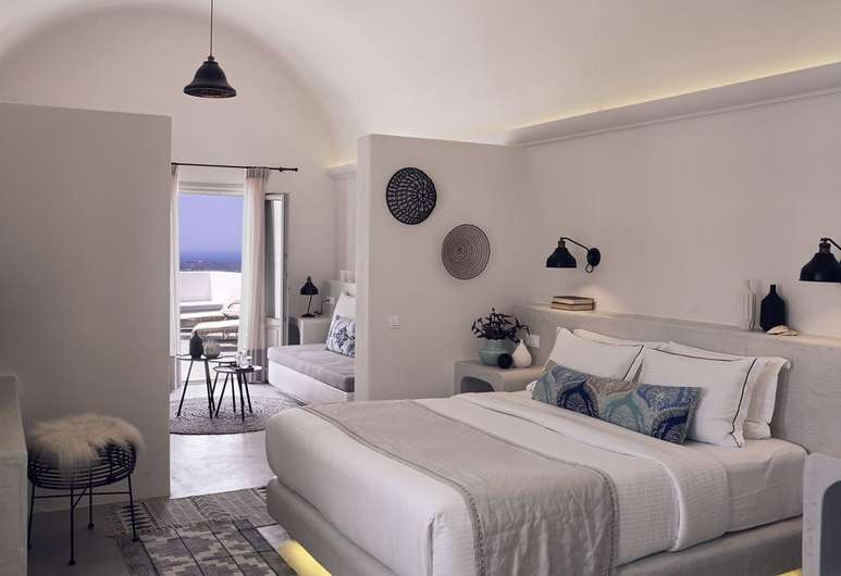 santo-maris-oia-luxury-suites-spa-santorini