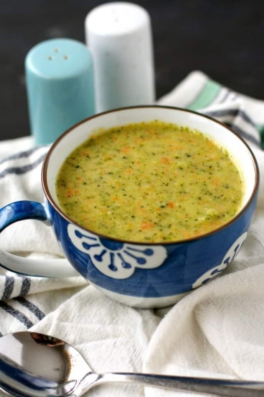 Vegan Cheesy Broccoli Soup