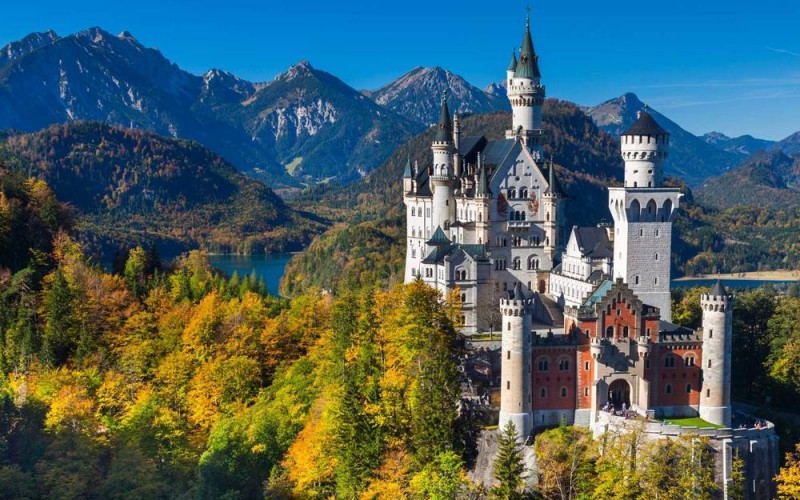 Day Trip to Neuschwanstein & Linderhof Castles from Munich