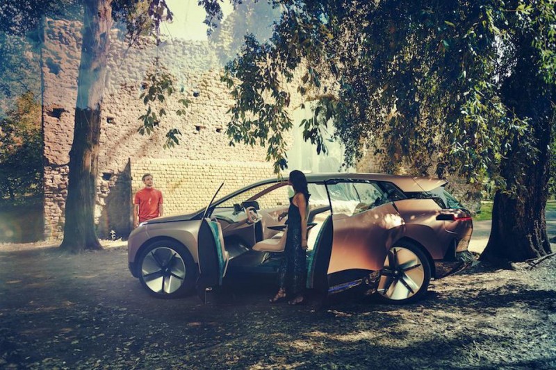 BMW Presents The Future With The Piloted Electric Vision iNext