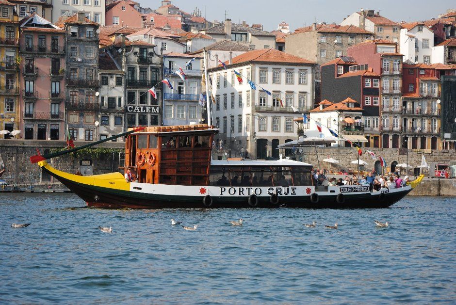 Porto: Hop-On Hop-Off Bus, River Cruise, & Port Cellar Tour