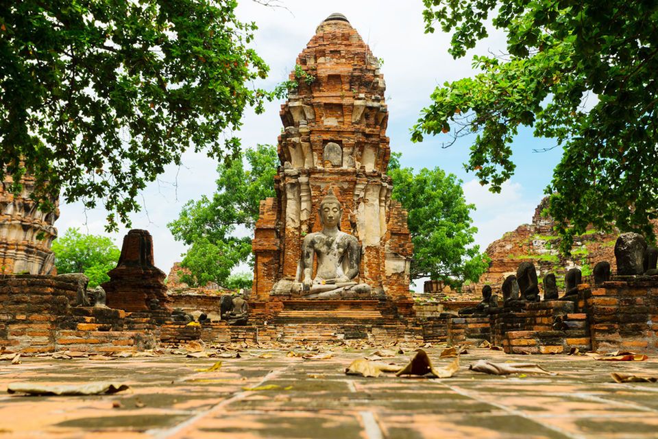 From Bangkok: Ayutthaya Temples & Floating Market Day Trip