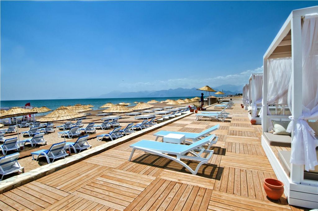 Holiday Inn Antalya, Lara