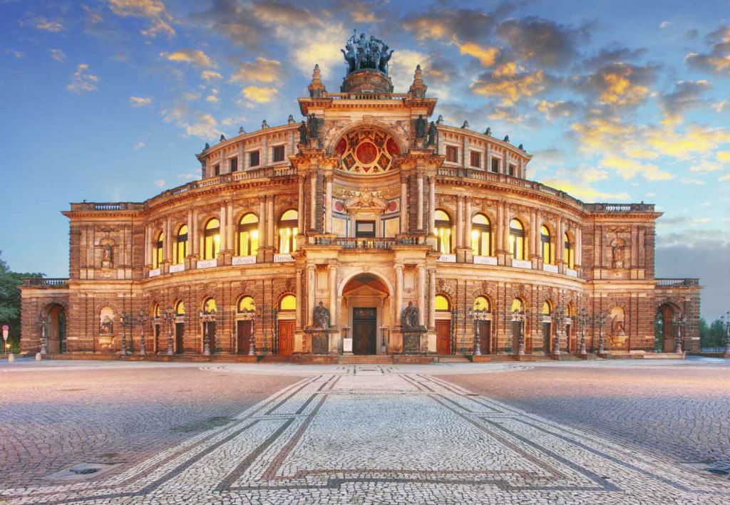 Dresden: Semperoper Tickets and 45-Minute Guided Tour