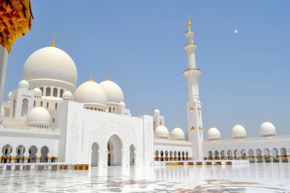 Abu Dhabi Sheikh Zayed Mosque Half-Day Tour from Dubai