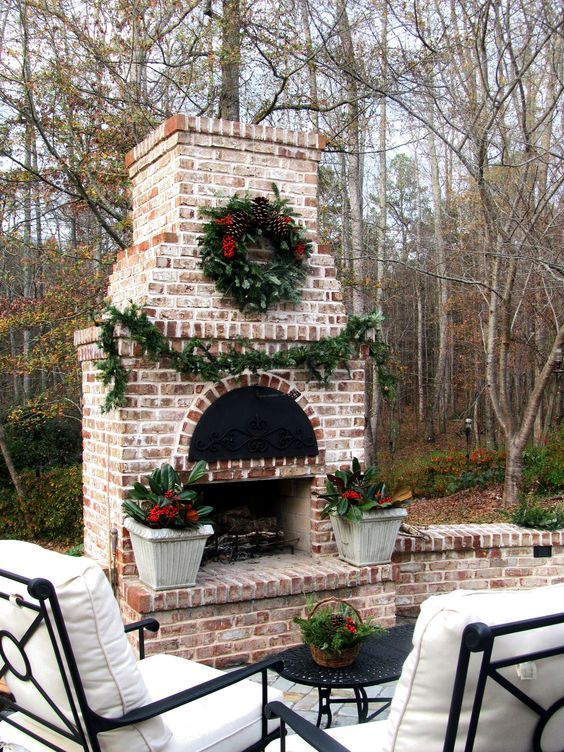 7 Gorgeous Backyard Fireplace Design Ideas