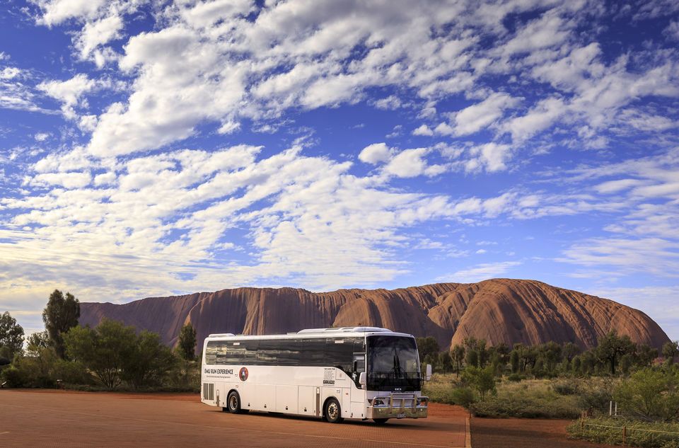 From Alice Springs: Uluru Full-Day Tour with BBQ Dinner