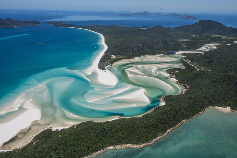 From Airlie Beach: 1-Hour Whitsunday Islands Scenic Flight