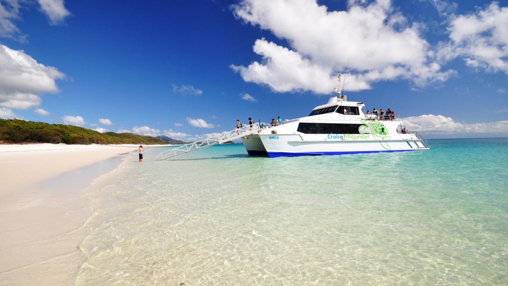 From Airlie Beach: Whitsunday & Whitehaven 6-Hour Cruise