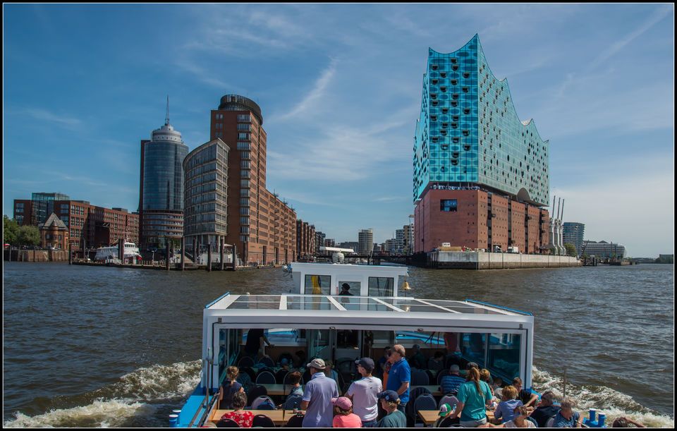 2-Hour Hamburg Port Tour: Maritime Flair