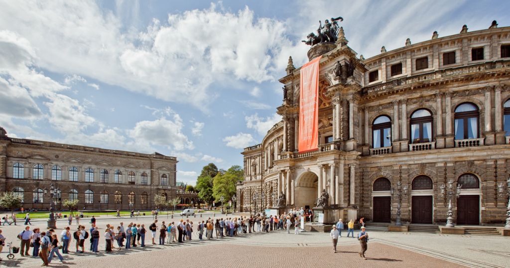 Dresden: Semperoper Tickets and 45-Minute Guided Tour