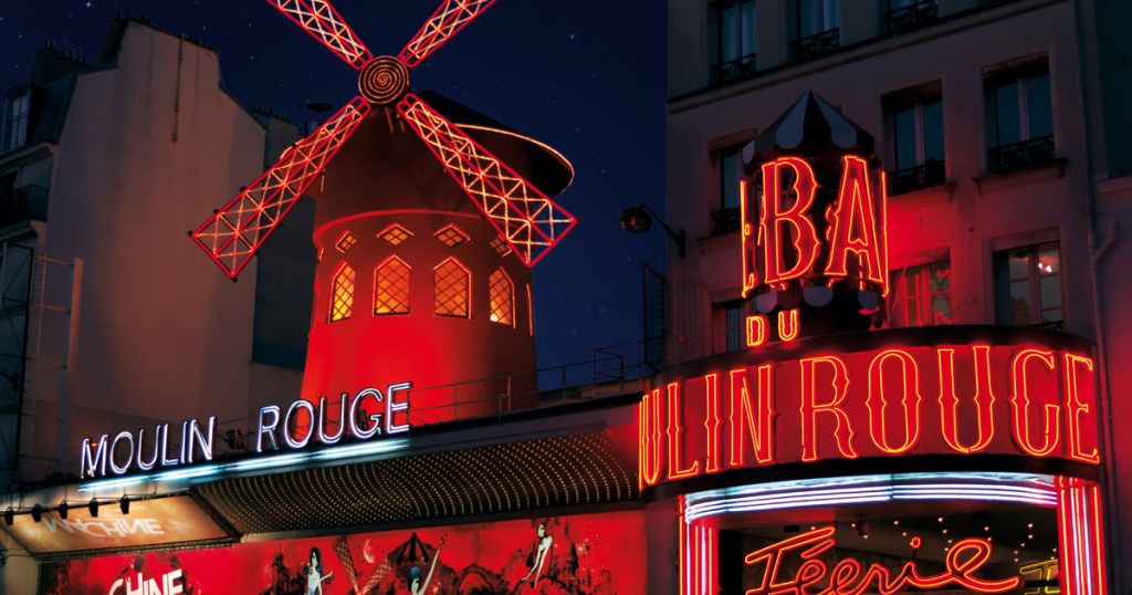 Paris: Moulin Rouge Show with Champagne