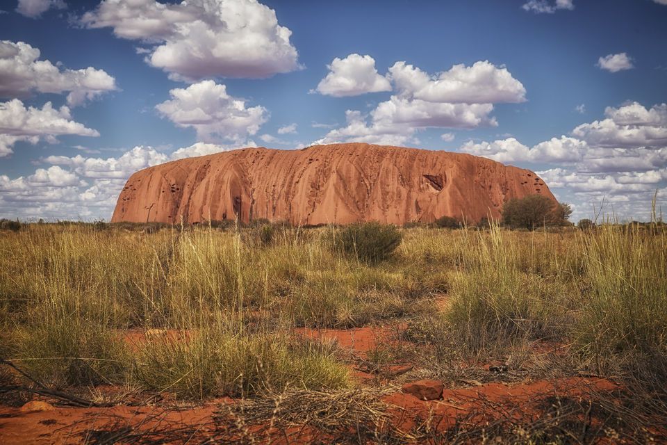 From Alice Springs: Uluru Full-Day Tour with BBQ Dinner