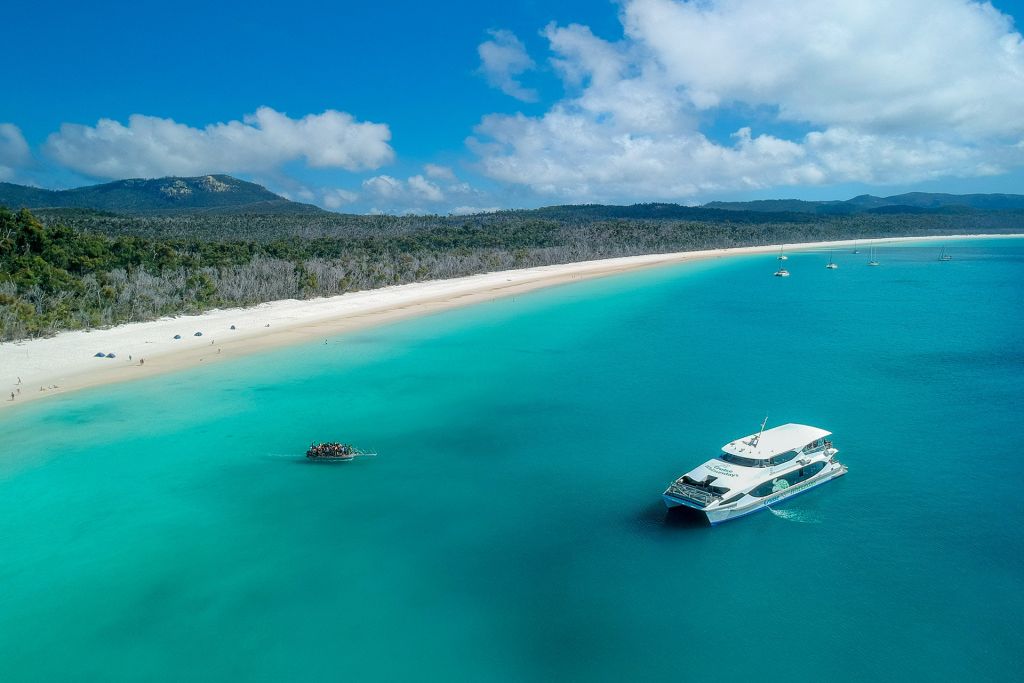 From Airlie Beach: Whitsunday & Whitehaven 6-Hour Cruise