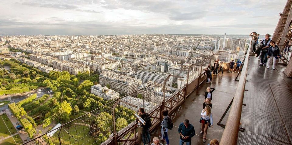 Eiffel Tower: Skip-the-Line Ticket with Summit Access