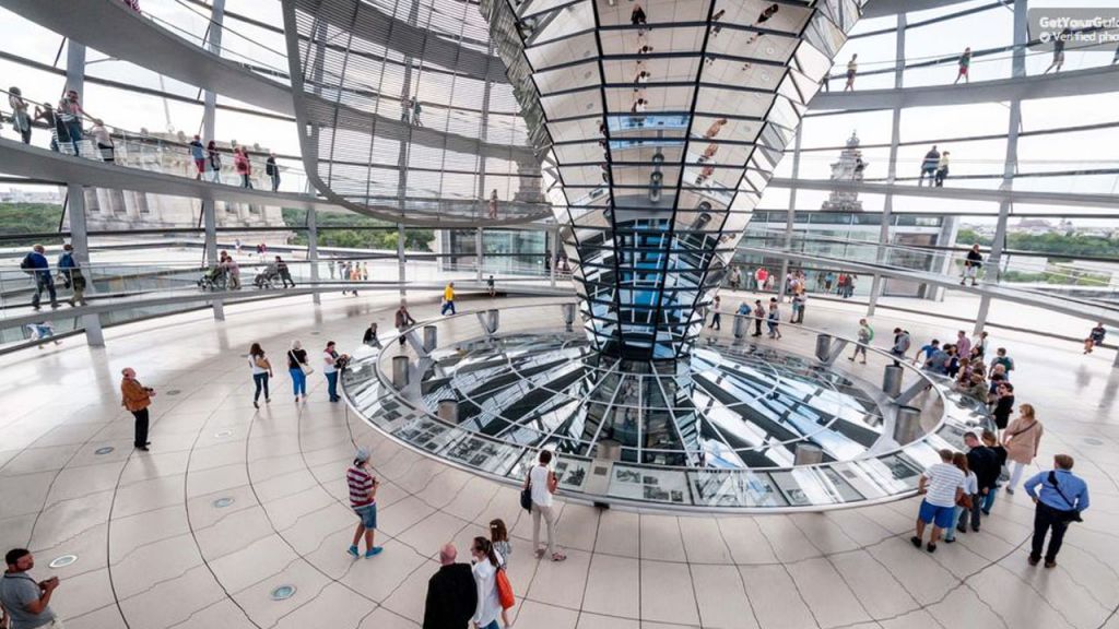 Reichstag: Rooftop Coffee Break at Käfer