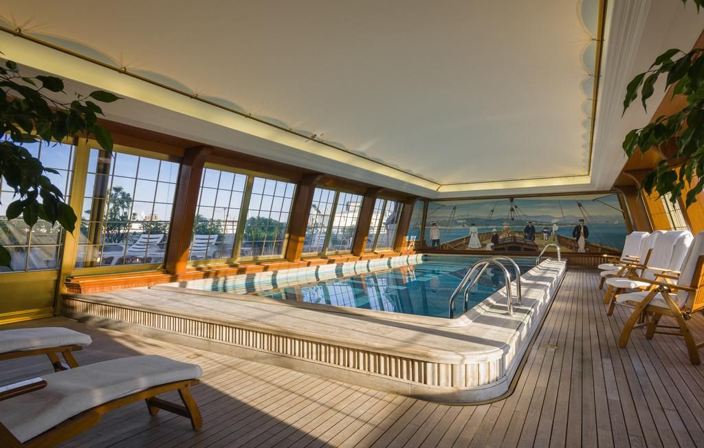 Le Bristol, Paris