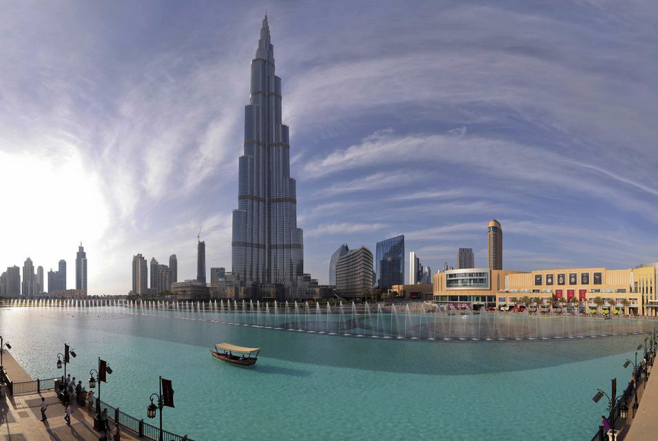 Dubai: Fountain Show and Burj Lake Ride by Traditional Boat