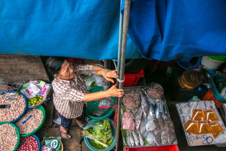 Damnoen Saduak Floating Market & Maeklong Train Market Tour