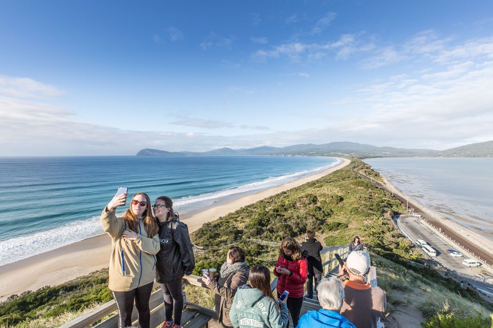 Bruny Island: Full-Day Food, Lighthouse & Sightseeing Tour