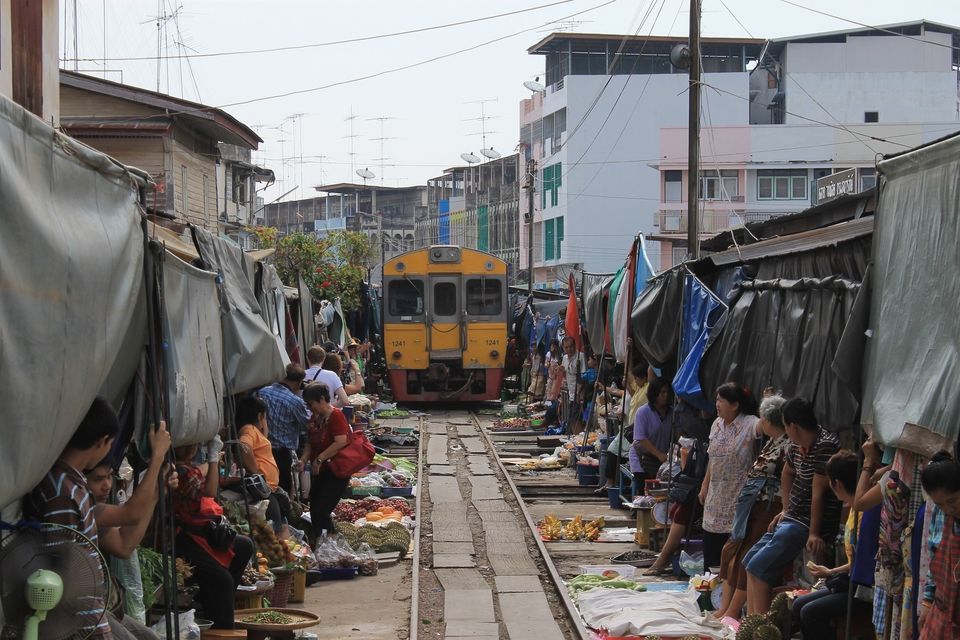 Damnoen Saduak Floating Market & Maeklong Train Market Tour