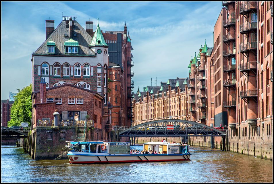 2-Hour Hamburg Port Tour: Maritime Flair