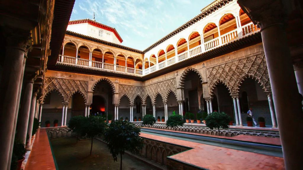 Seville: Alcazar Skip-the-Line Guided Tour with Tickets