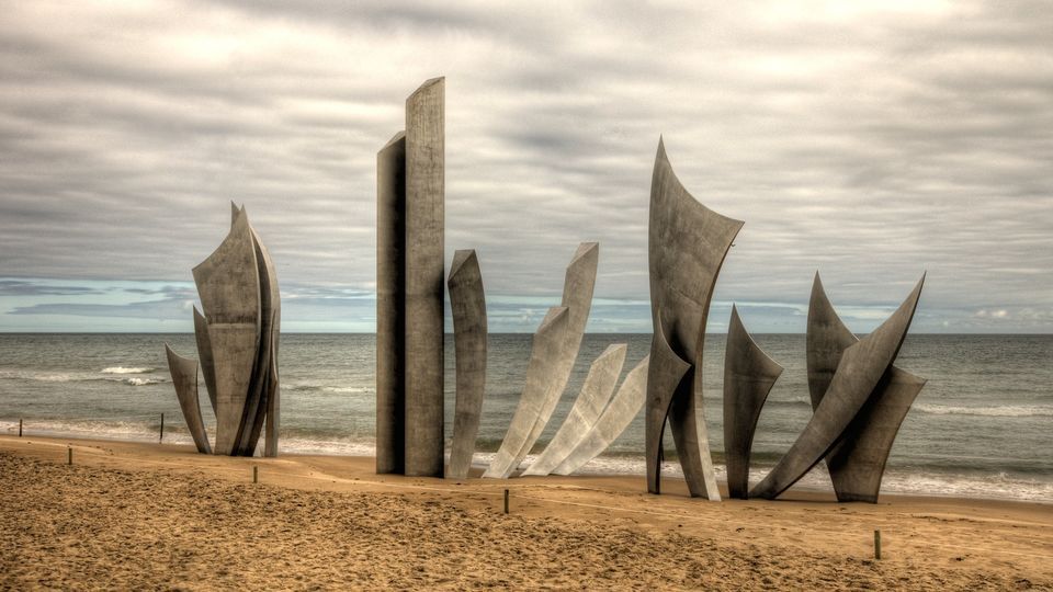 From Paris: Day Trip to Normandy Beaches and Memorials